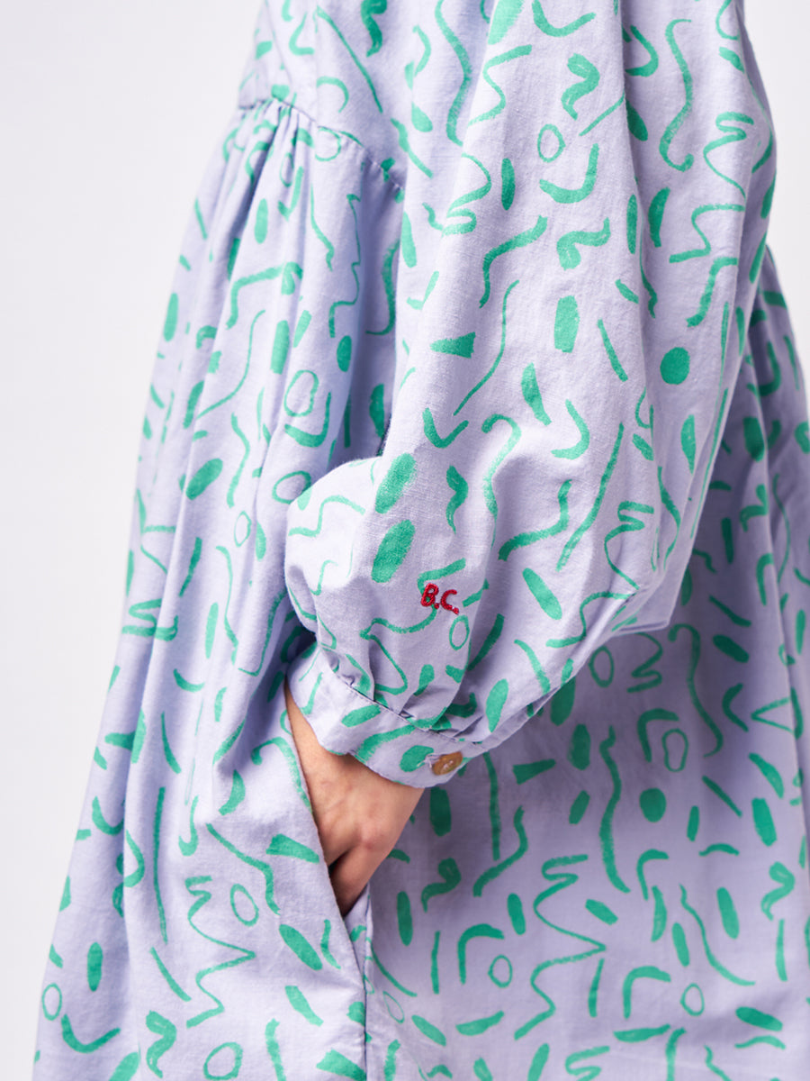 Vestit llarg amb coll en punta serpentines