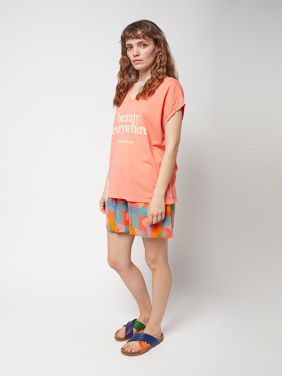 Beauty everywhere V-neck loose T-shirt