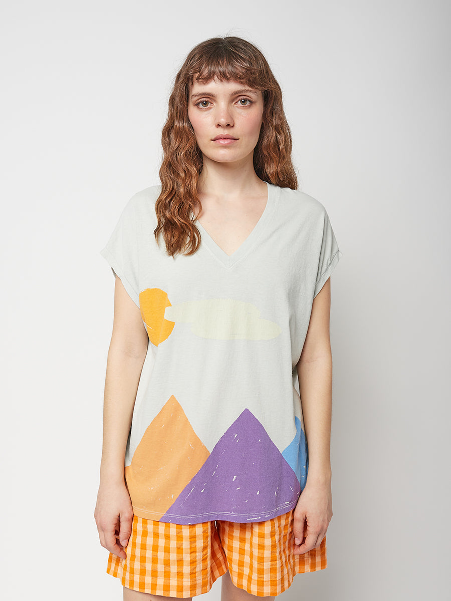 Landscape V-neck loose T-shirt