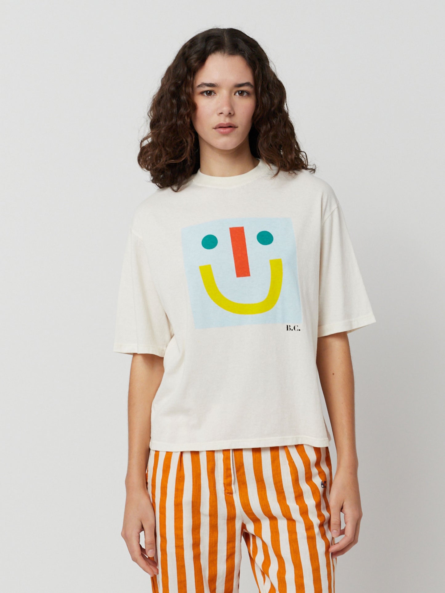 Camiseta recta cara sonriente