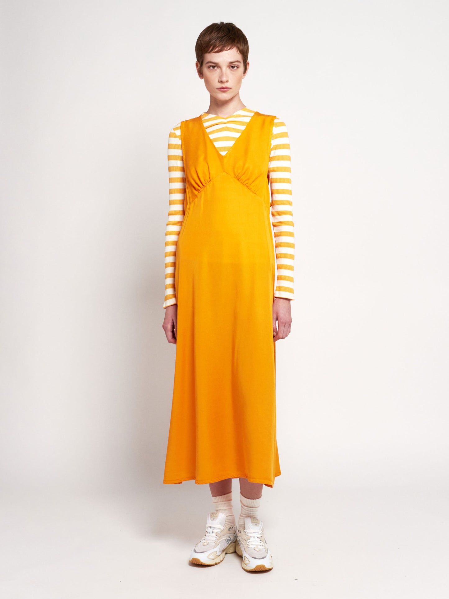 Flared v-neck sleeveless dress