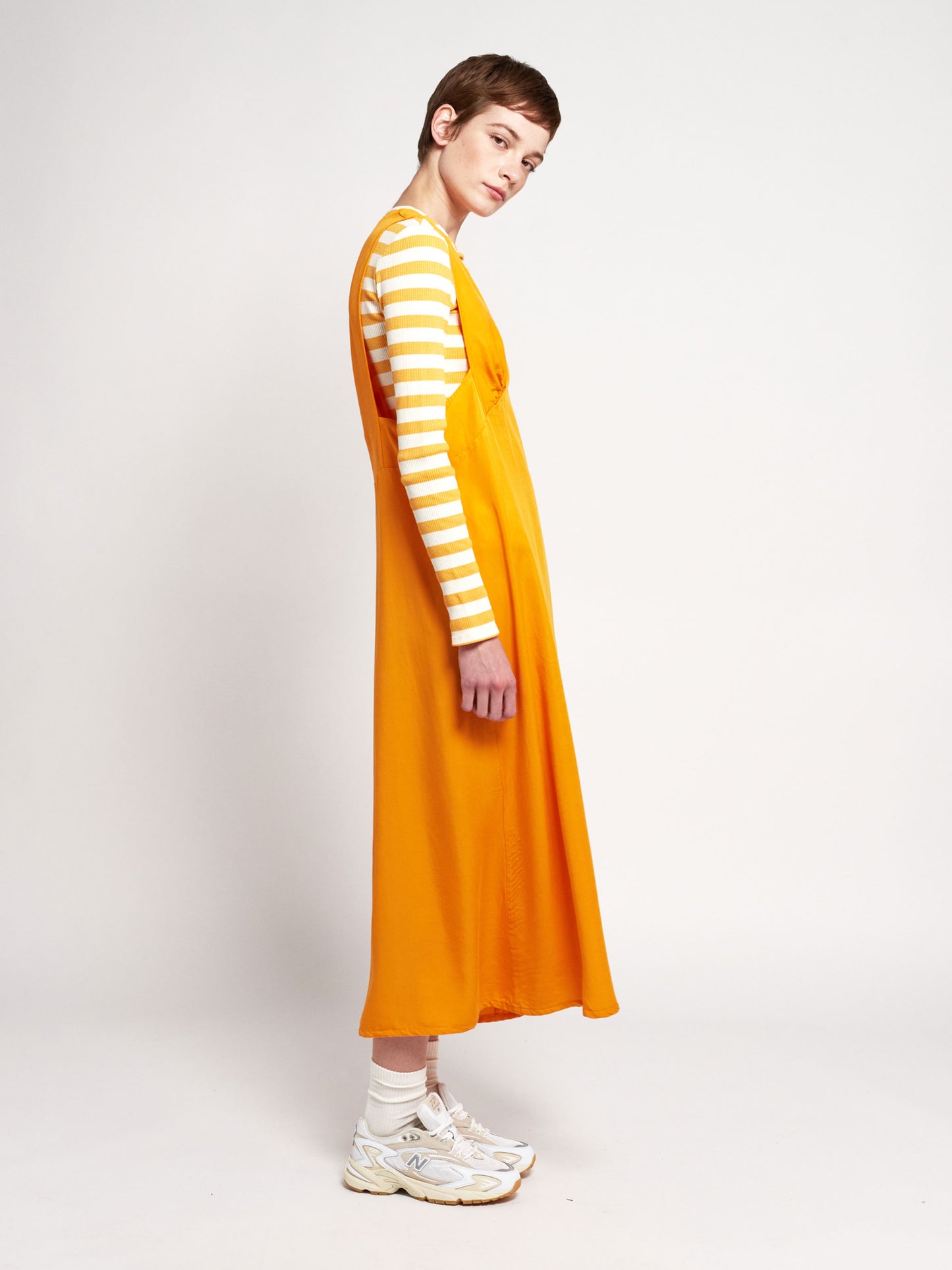 Flared v-neck sleeveless dress