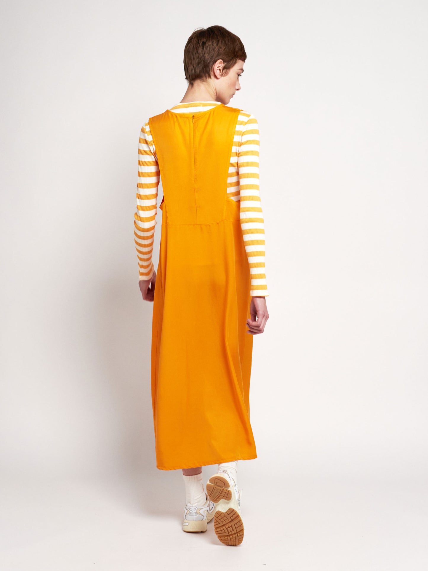 Flared v-neck sleeveless dress