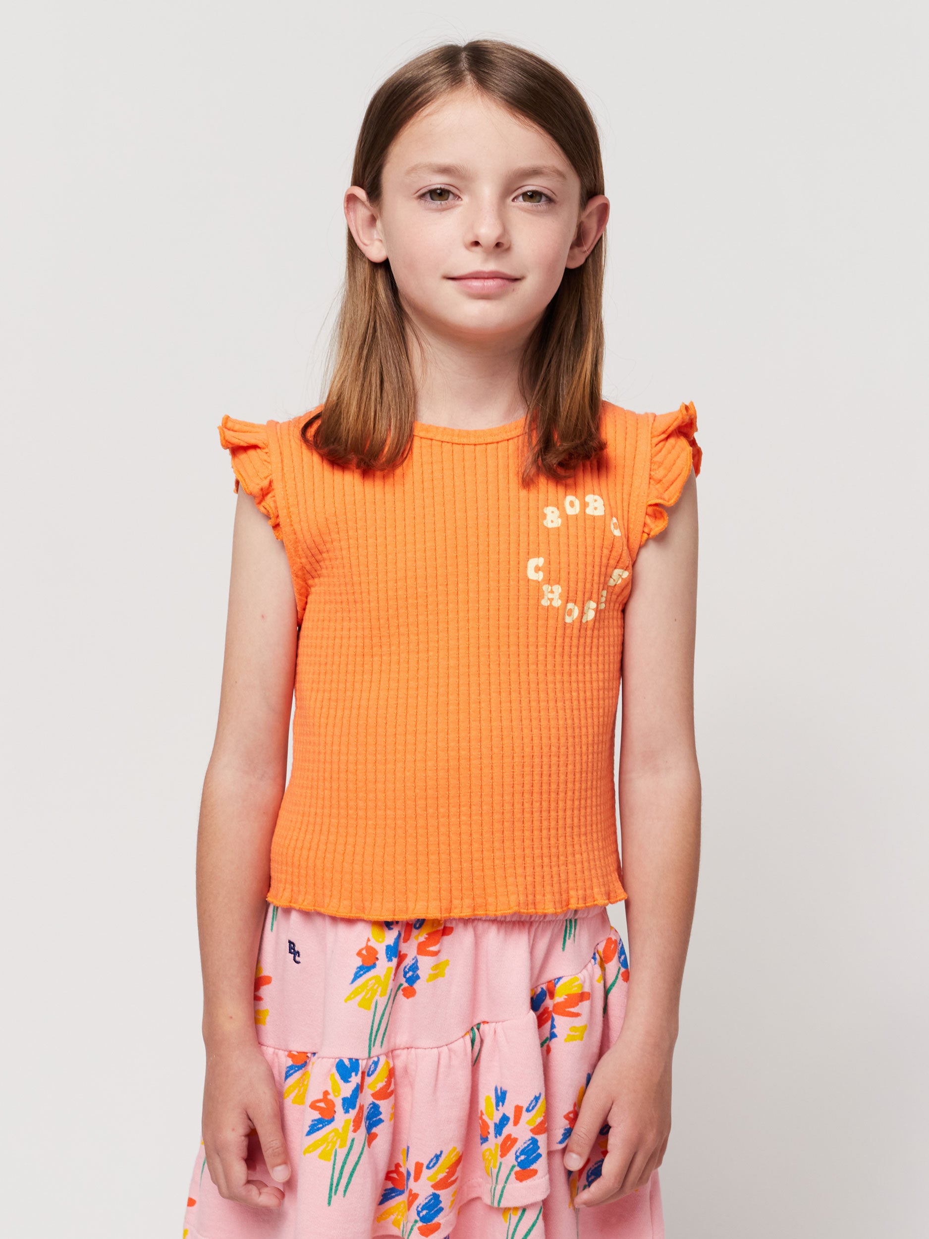 Camiseta de tirantes estampada con cuello de volantes naranja niña