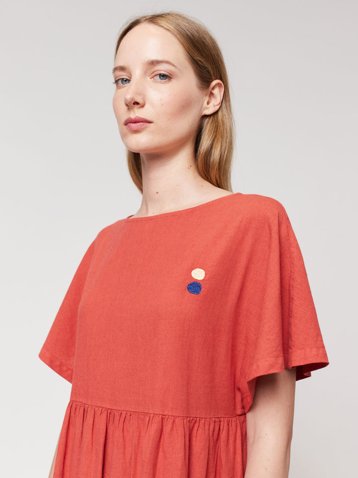 Vestit folgat de màniga curta i mescla de lli