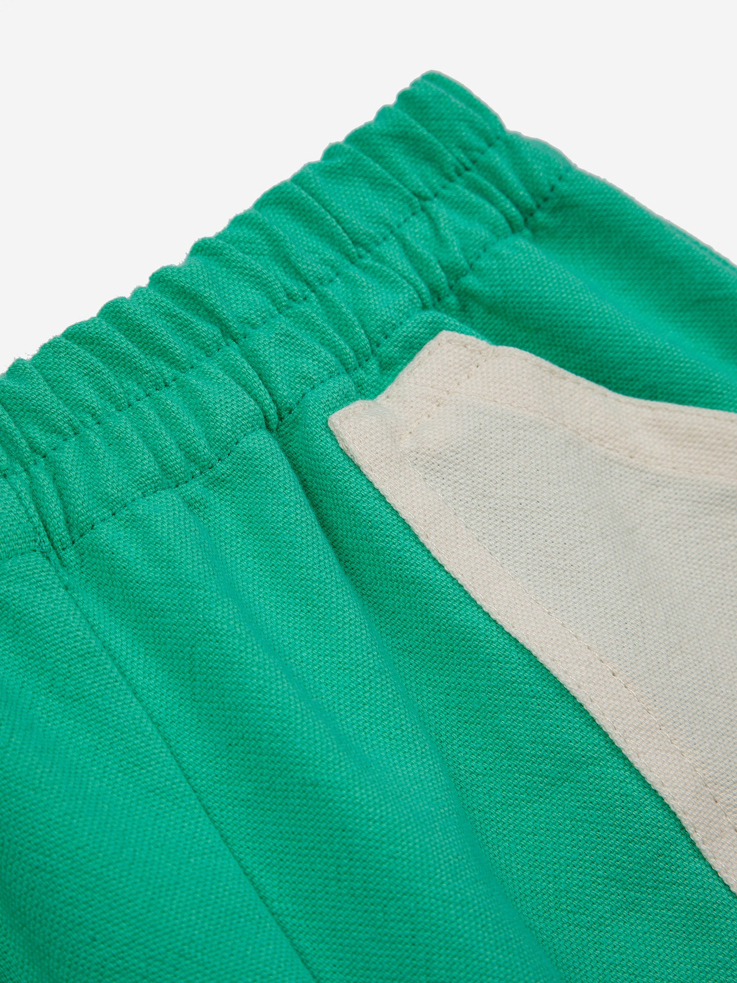 Contrast pocket woven shorts
