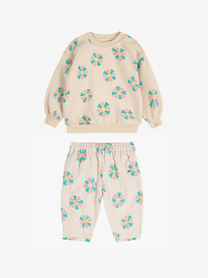 Kaleidoscope all over sweatshirt look