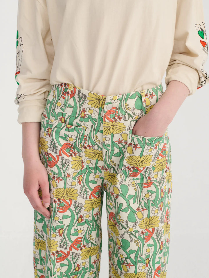 Pantalón cropped de sarga con patrón estampado Color Herbalist