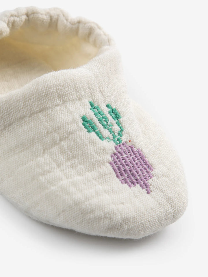 Cool radish all over slippers