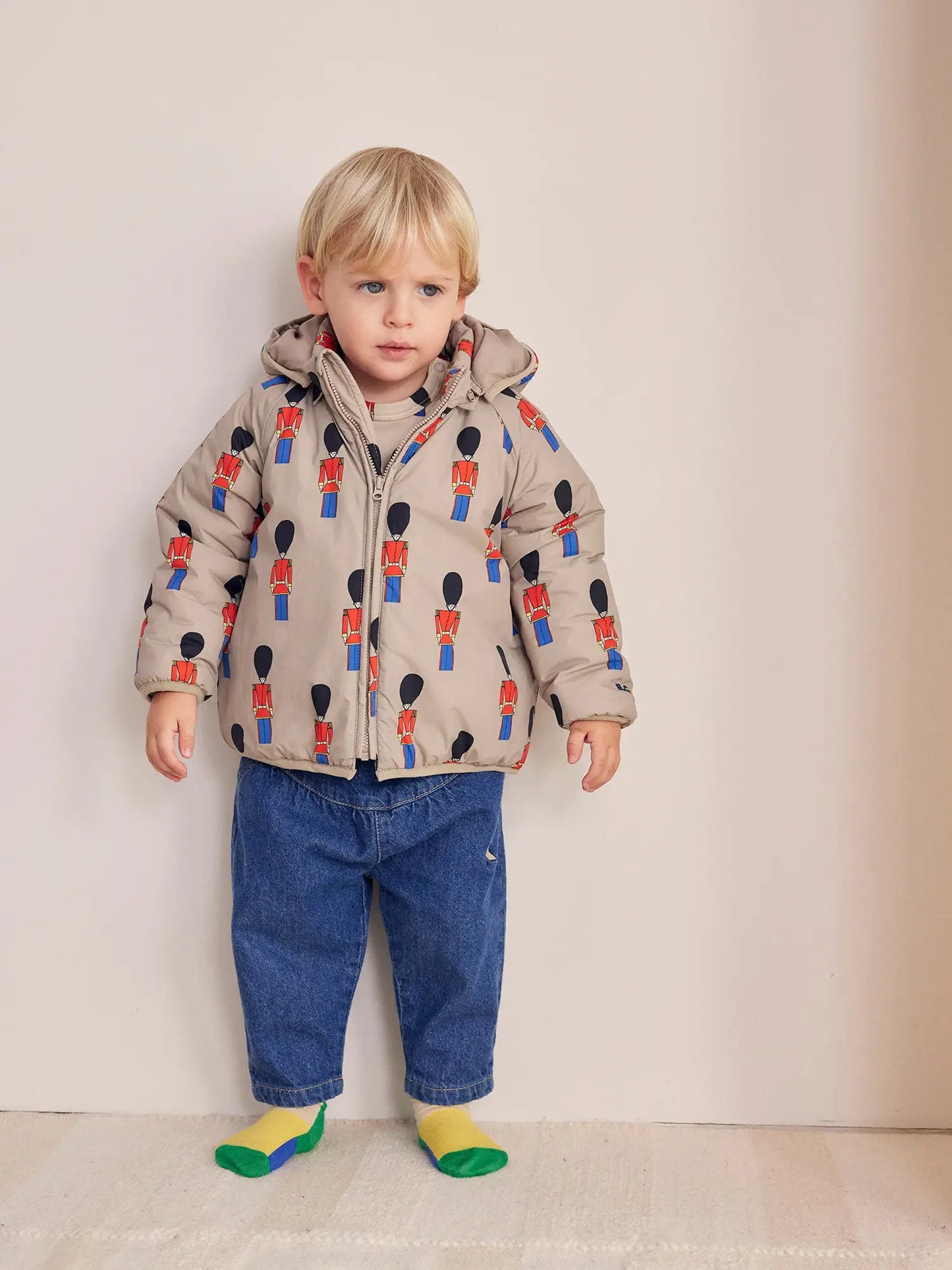 Anorak acolchado Little Tin Soldiers con estampado integral