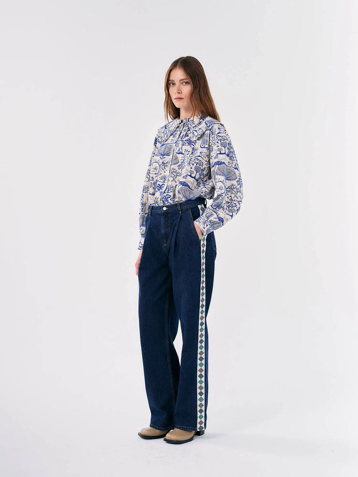 Embroidered denim pleated jeans