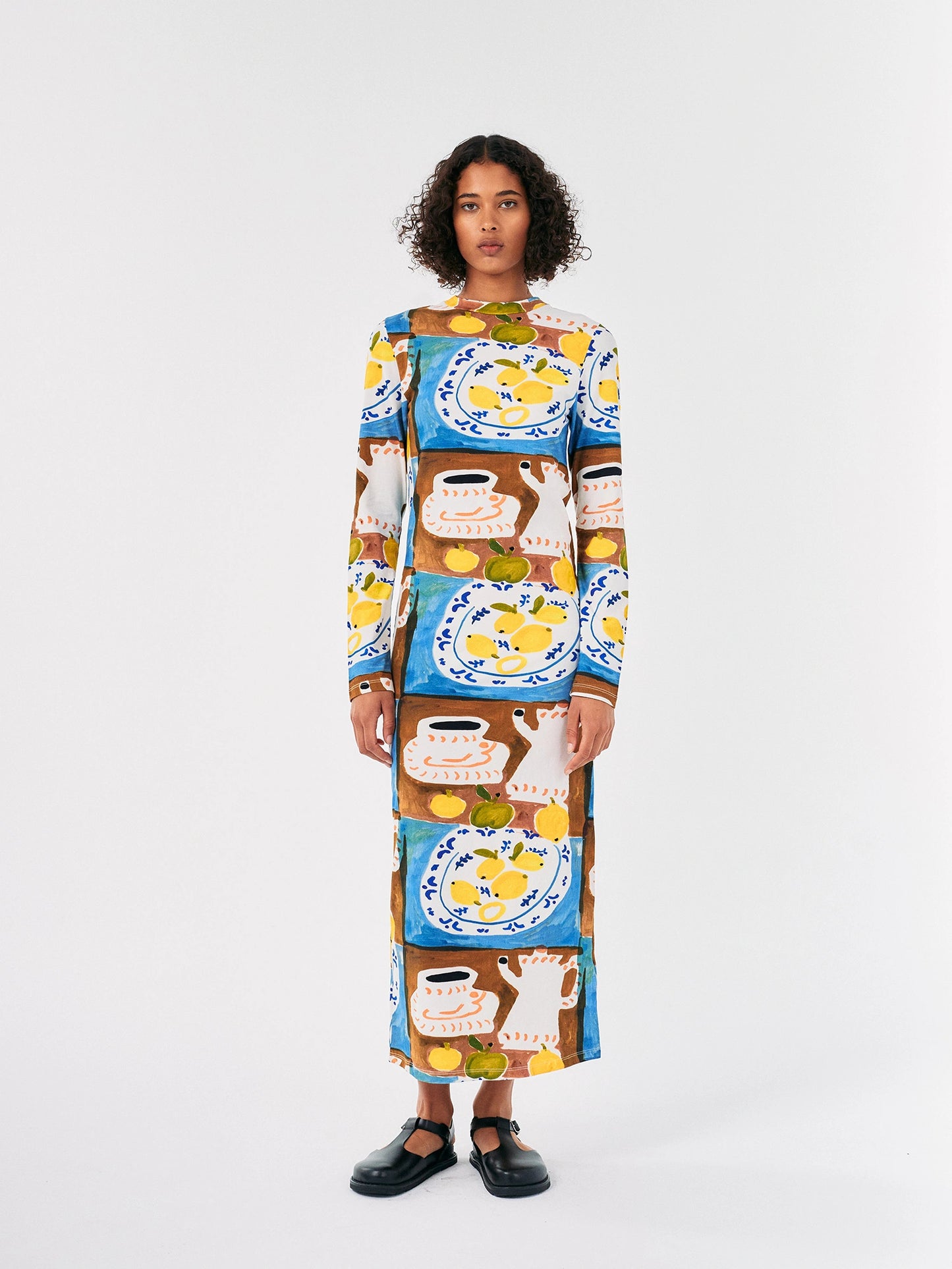 Figurbetontes Kleid mit Abstract Tea Time-Print