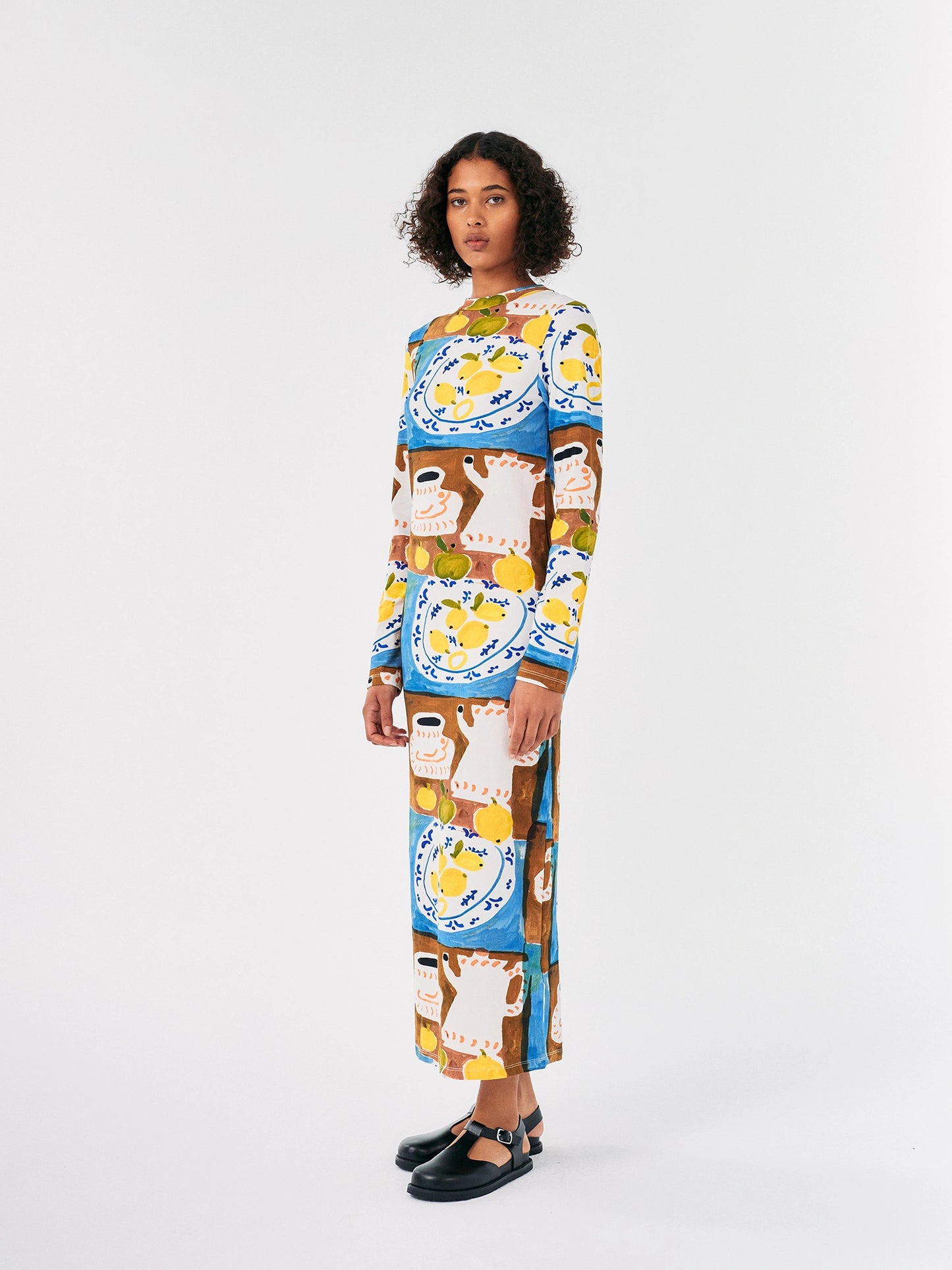 Figurbetontes Kleid mit Abstract Tea Time-Print