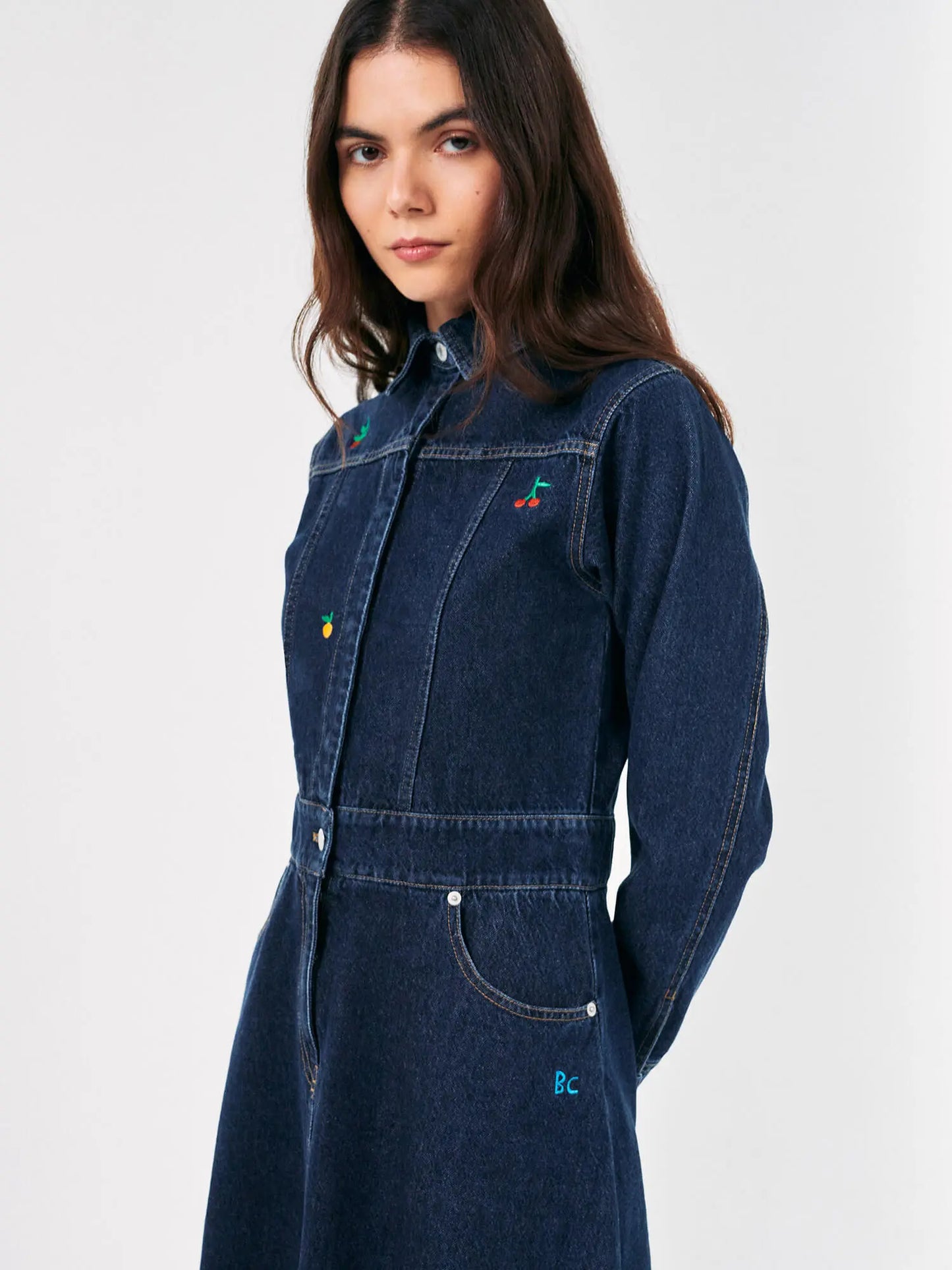 Robe longue évasée en denim brodé