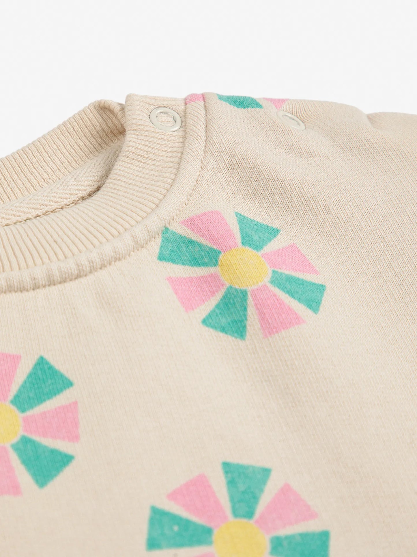 Kaleidoscope all over sweatshirt look