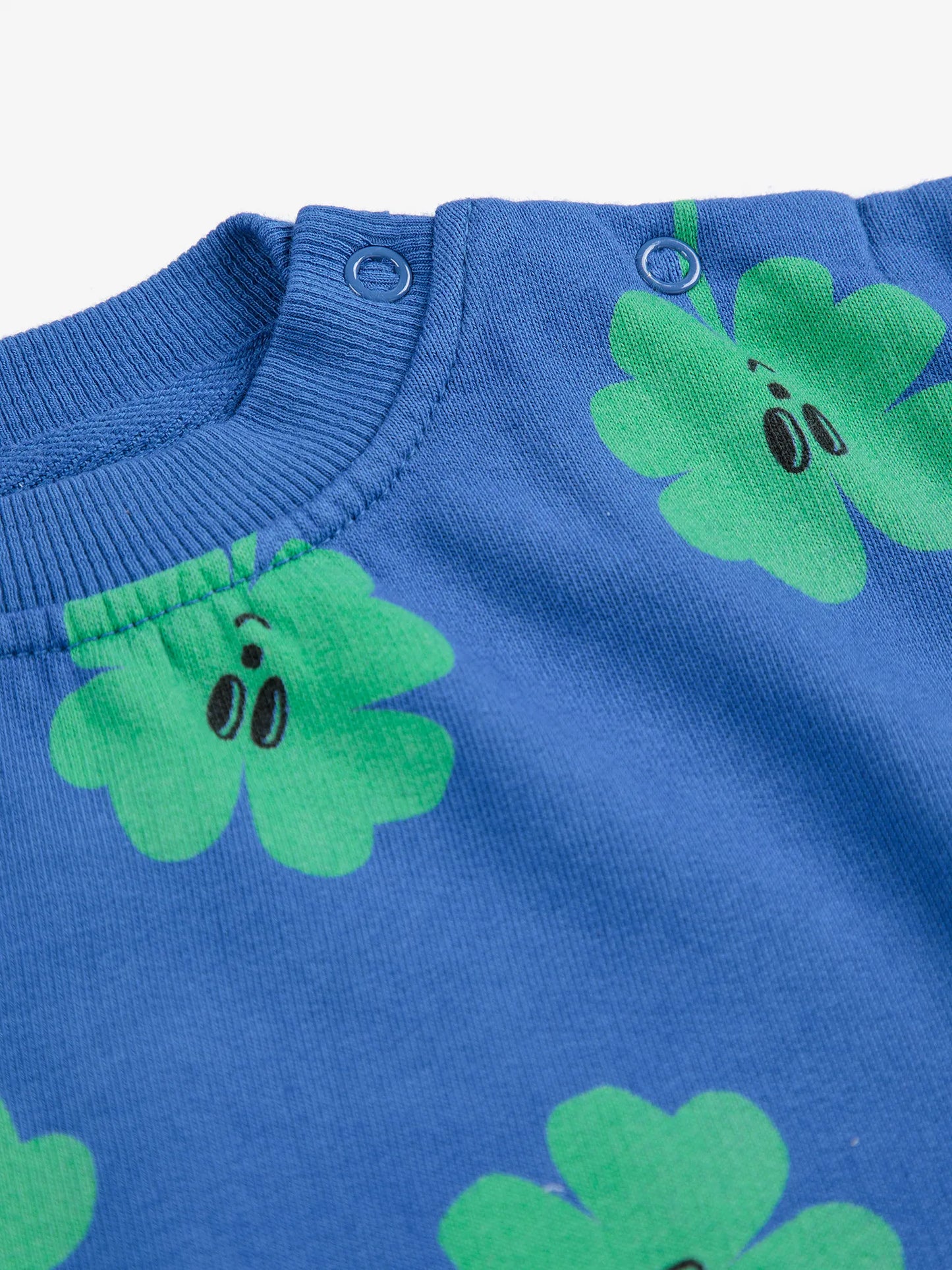 Lucky Clover all over sweatshirt look