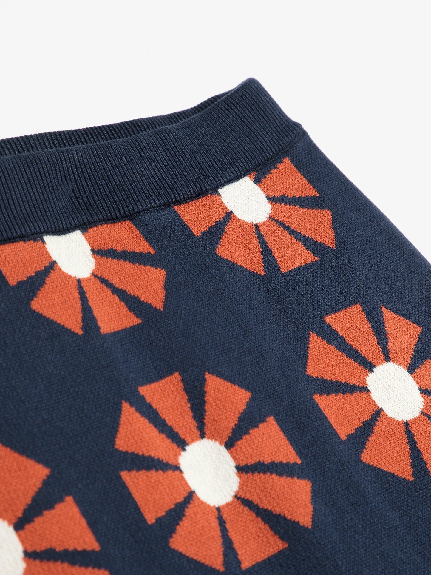 Flower jacquard midi knitted skirt