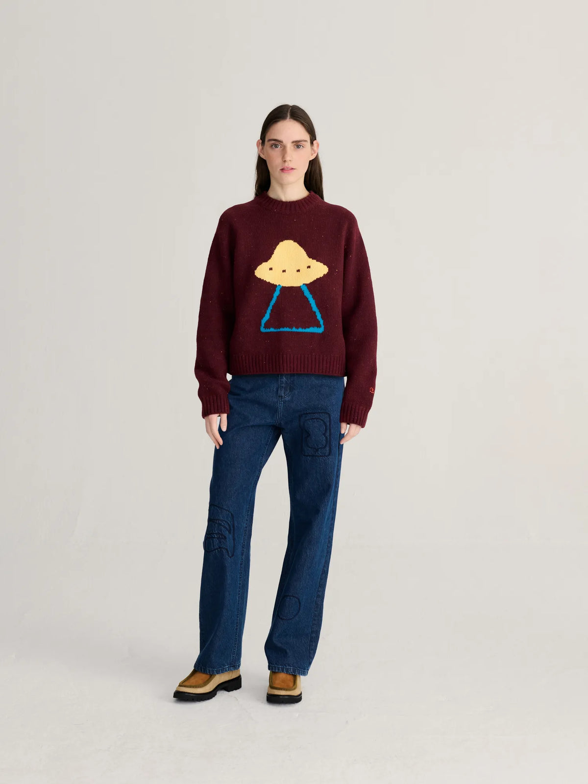 Embroidery washed mid-waist jeans