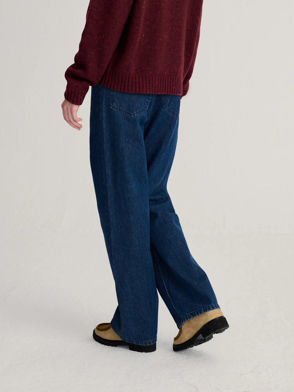 Embroidery washed mid-waist jeans