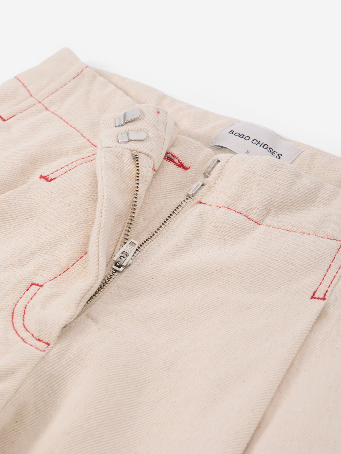 Barrelhose mit Falten aus Twill in Naturweiß