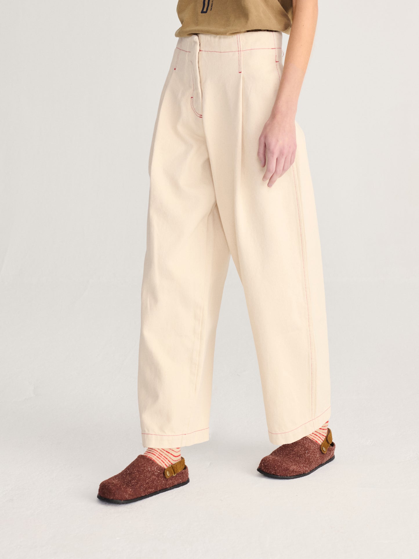 Barrelhose mit Falten aus Twill in Naturweiß