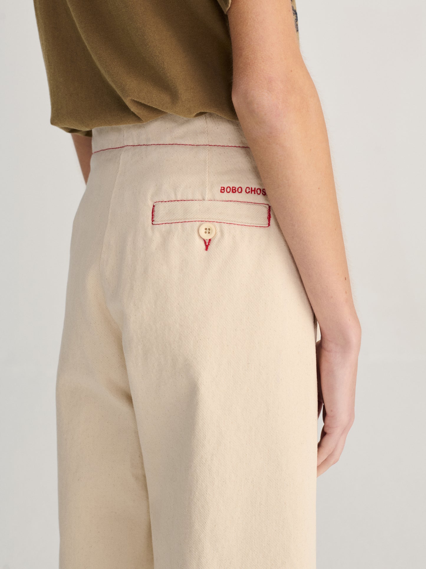 Barrelhose mit Falten aus Twill in Naturweiß