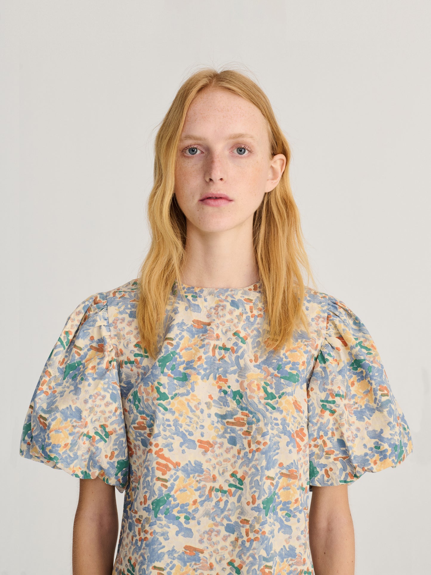 Vestido corto con estampado integral Dreamlike