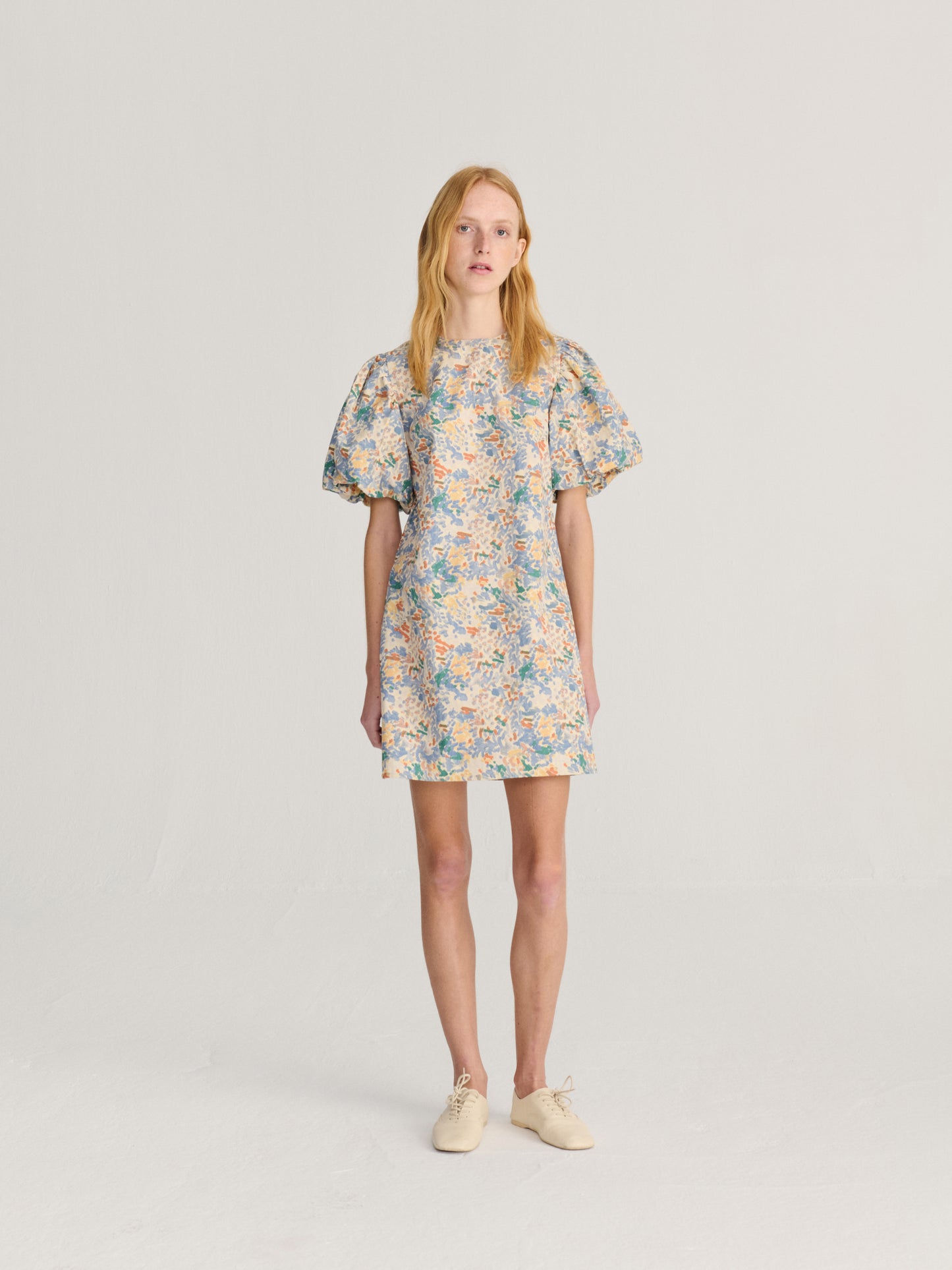 Vestido corto con estampado integral Dreamlike
