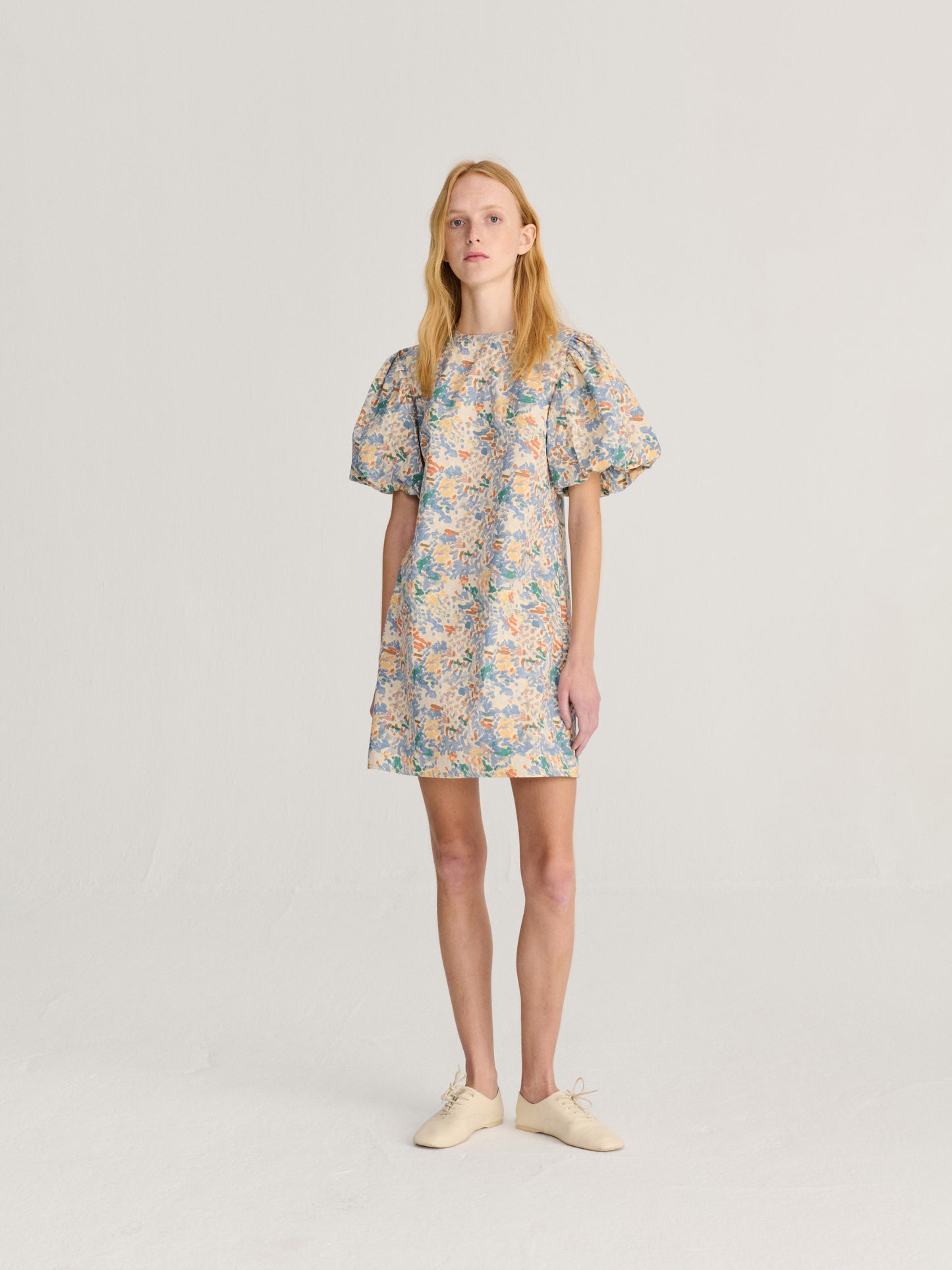 Vestido corto con estampado integral Dreamlike