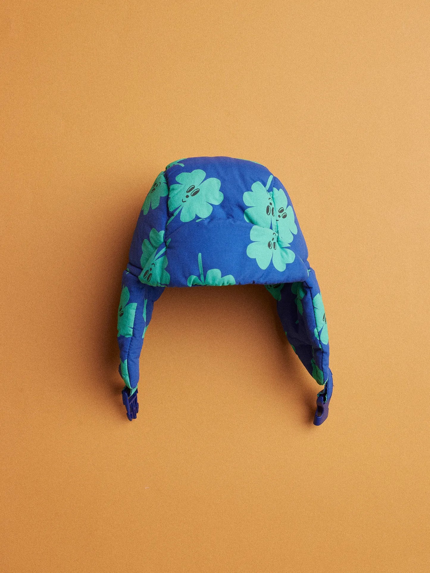 Wattierte Schapka Lucky Clover Allover