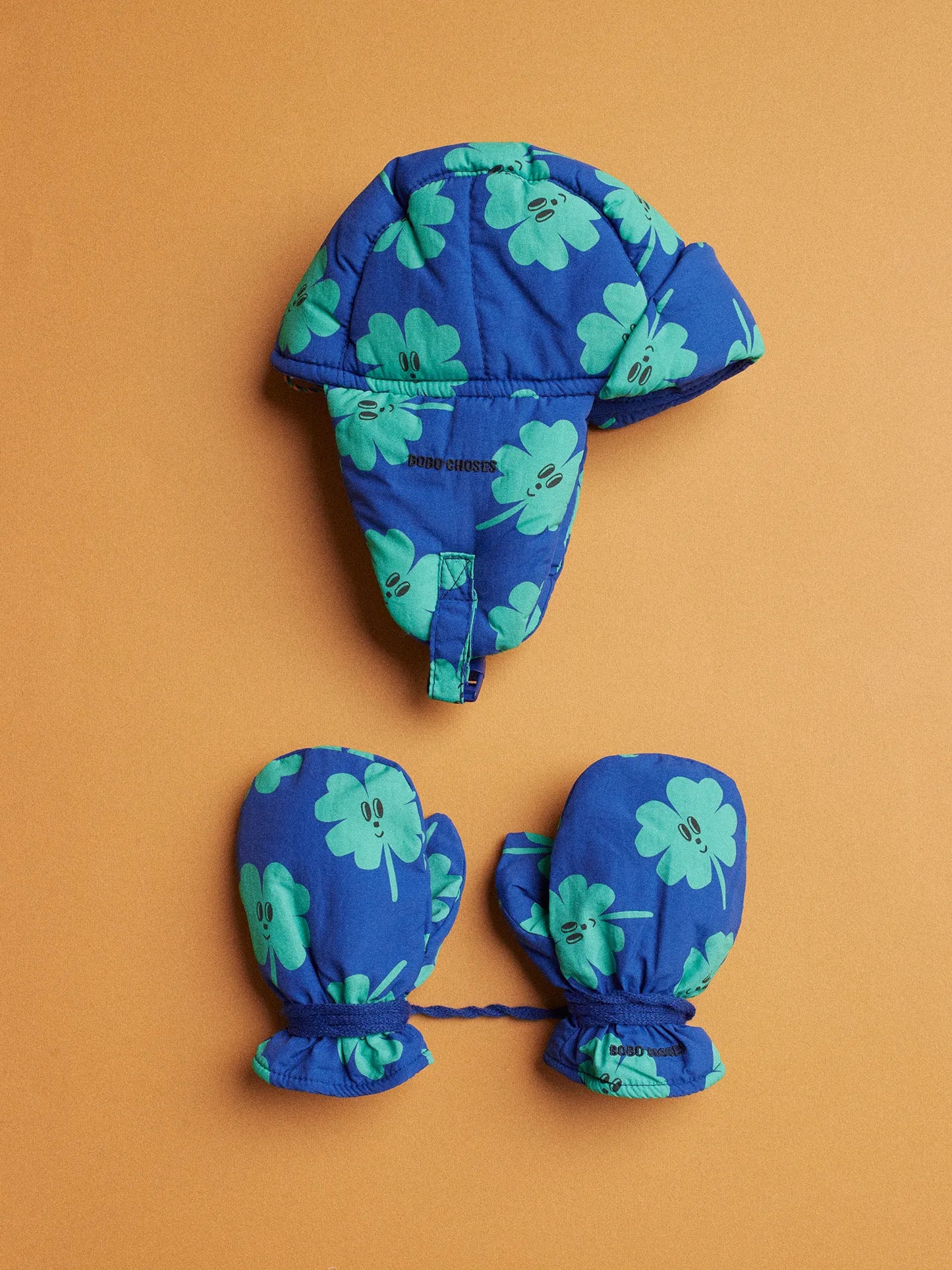 Lucky Clover all over chapka & mittens set