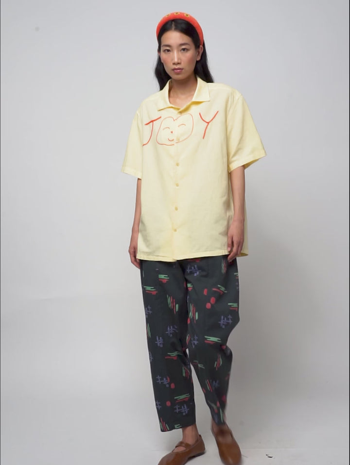 Pantalón cocoon estampado artístico multicolor