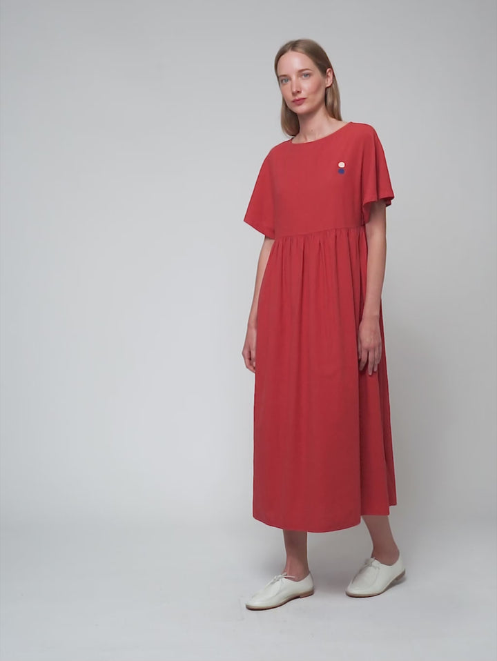 Vestit folgat de màniga curta i mescla de lli