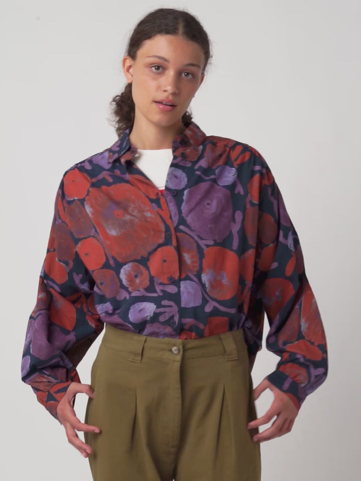 Dahlia pattern gathered shirt