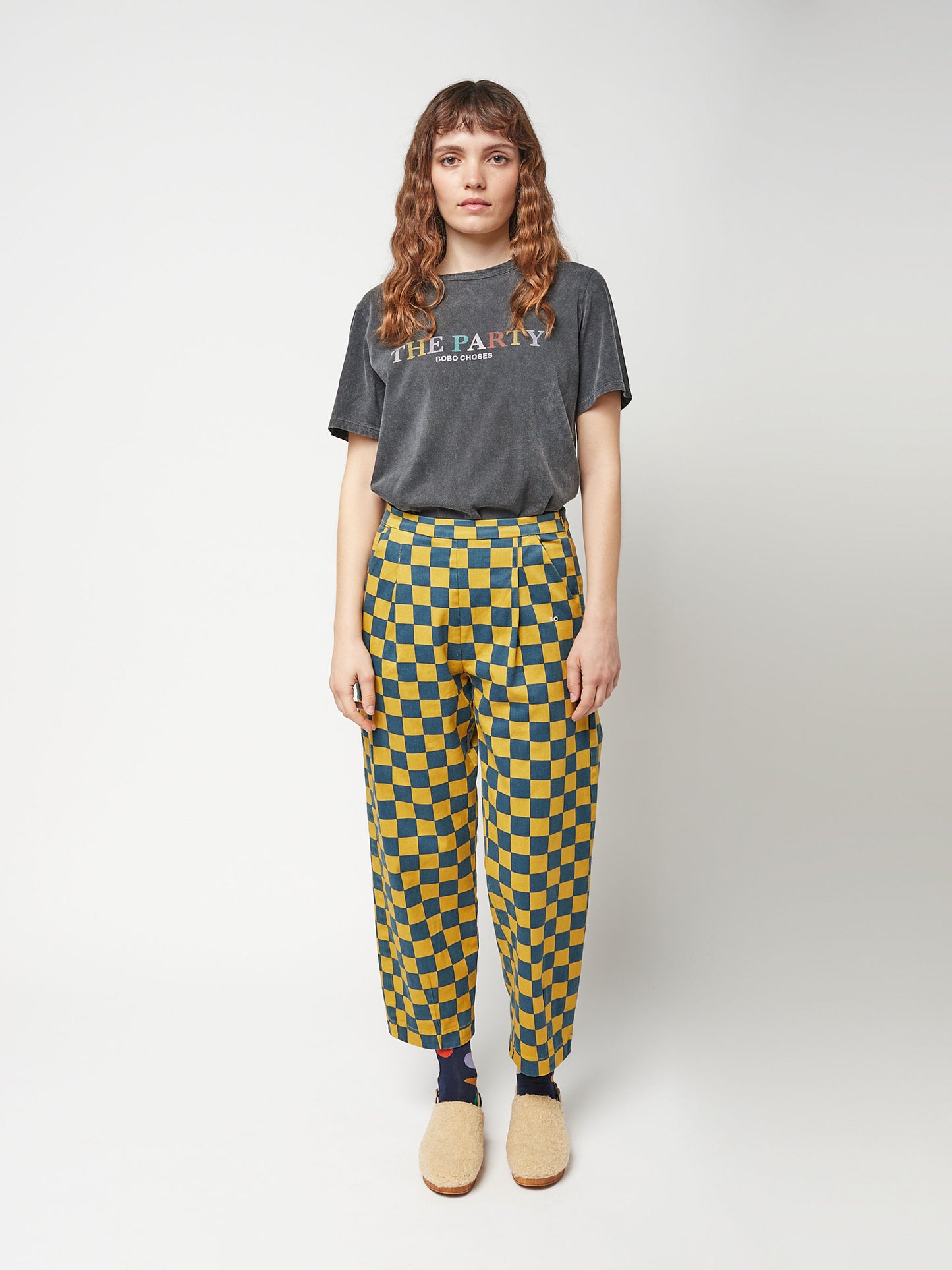 Checkerboard pleated tapered trousers
